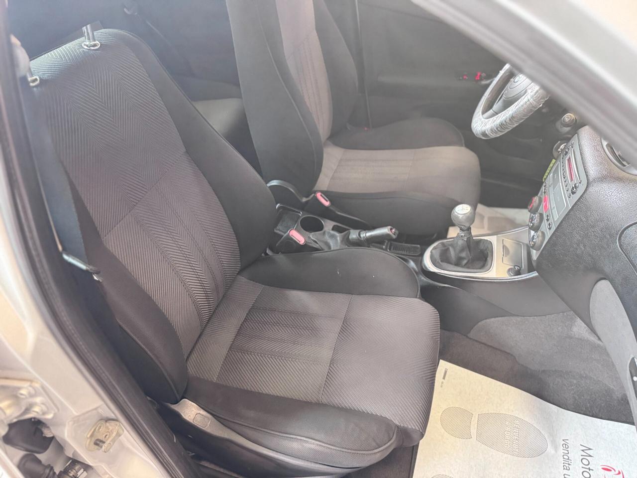 Alfa Romeo 147 1.9 JTD (120) 5 porte Distinctive