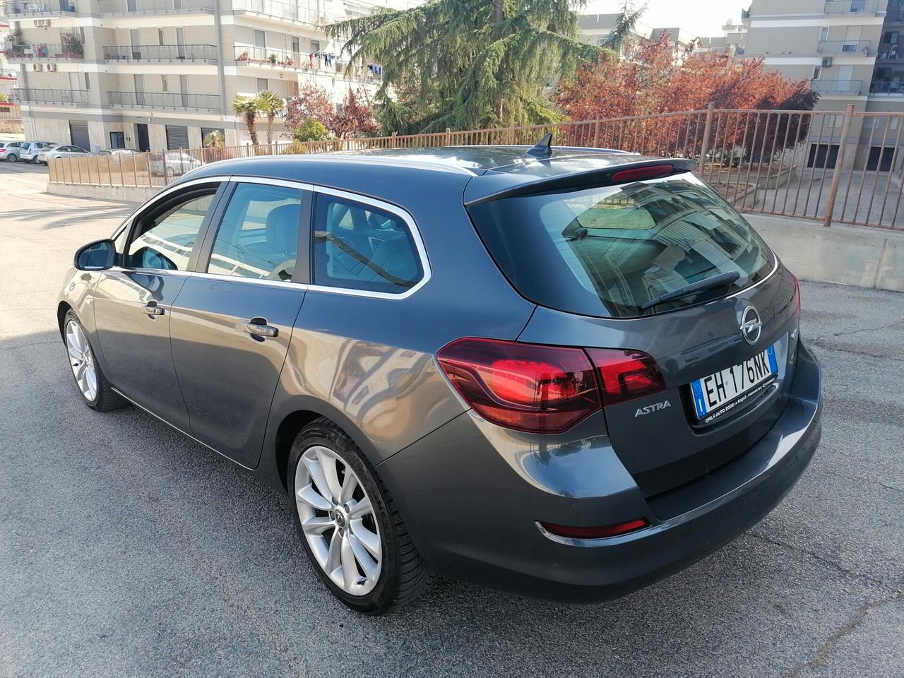 Opel Astra 1.7 CDTI 110CV COSMO 2011
