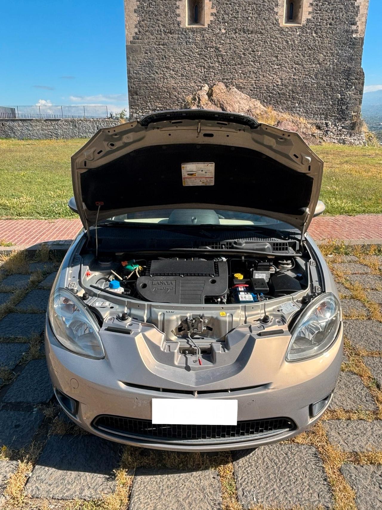 Lancia Ypsilon 1.3 MJT 75 CV Oro