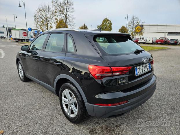 AUDI Q3 35 TDI S tronic Business