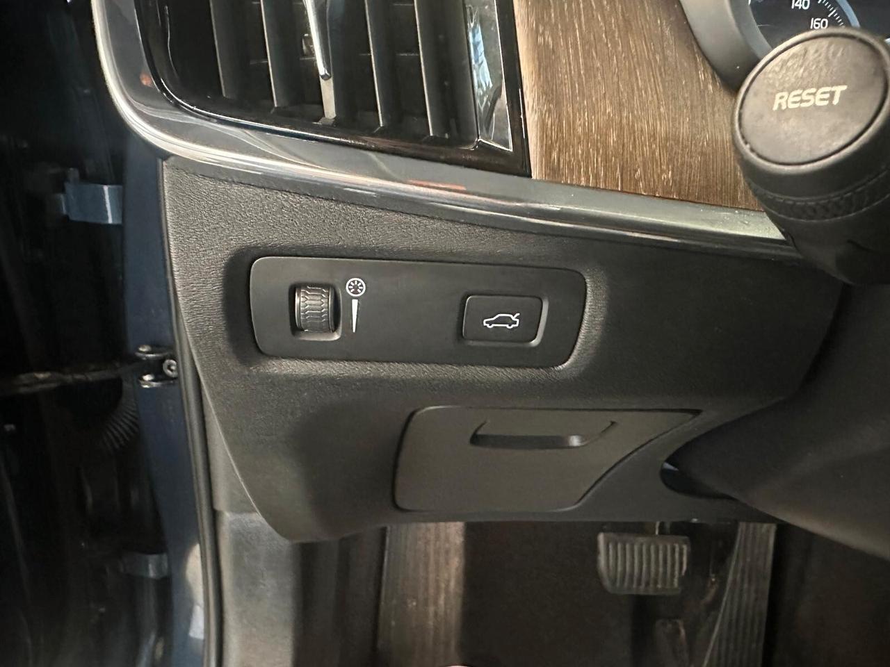 Volvo V90 Cross Country B4 (d) AWD Geartronic Business Pro