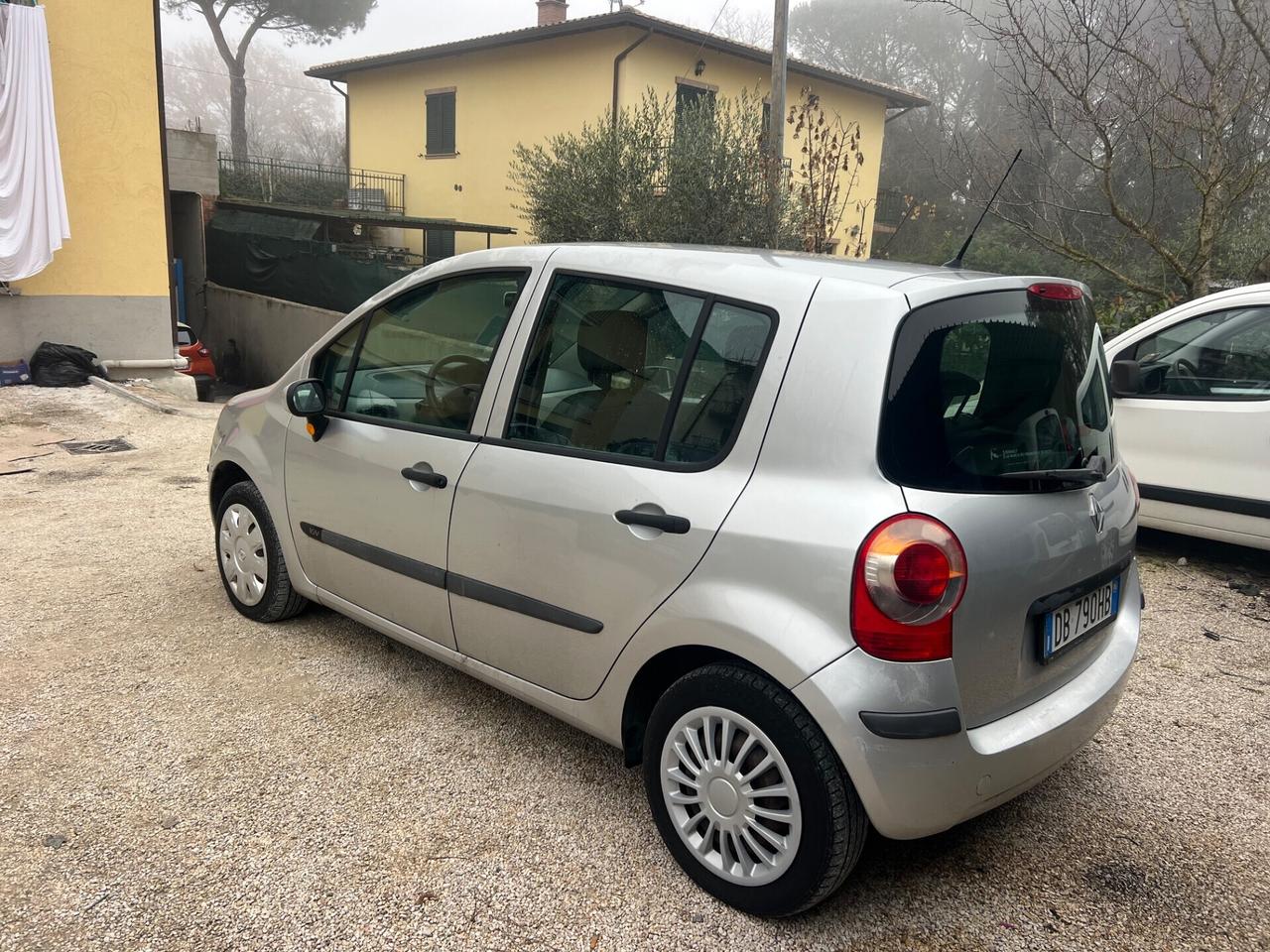 Renault Modus 1.2 16V Saint Tropez