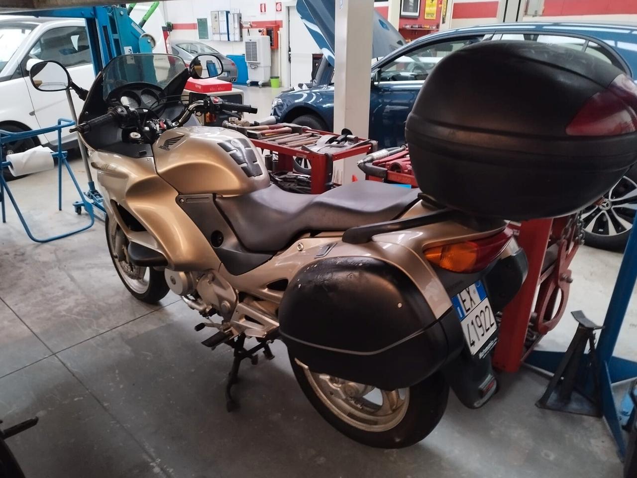 Honda Deauville 650
