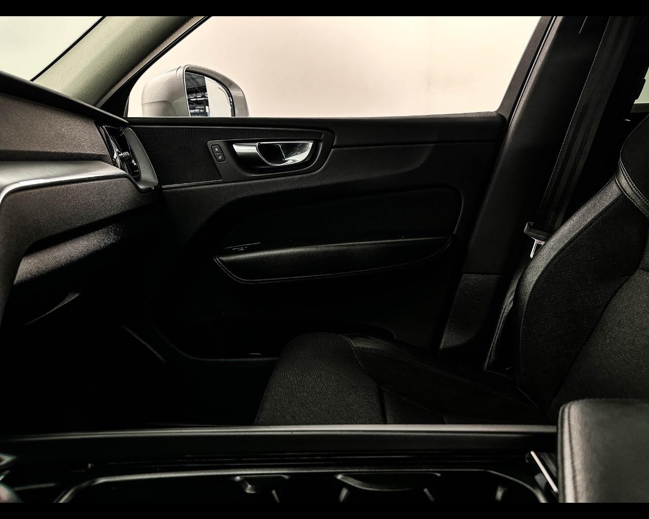 VOLVO XC60 B4 (d) AWD Geartronic Momentum Pro