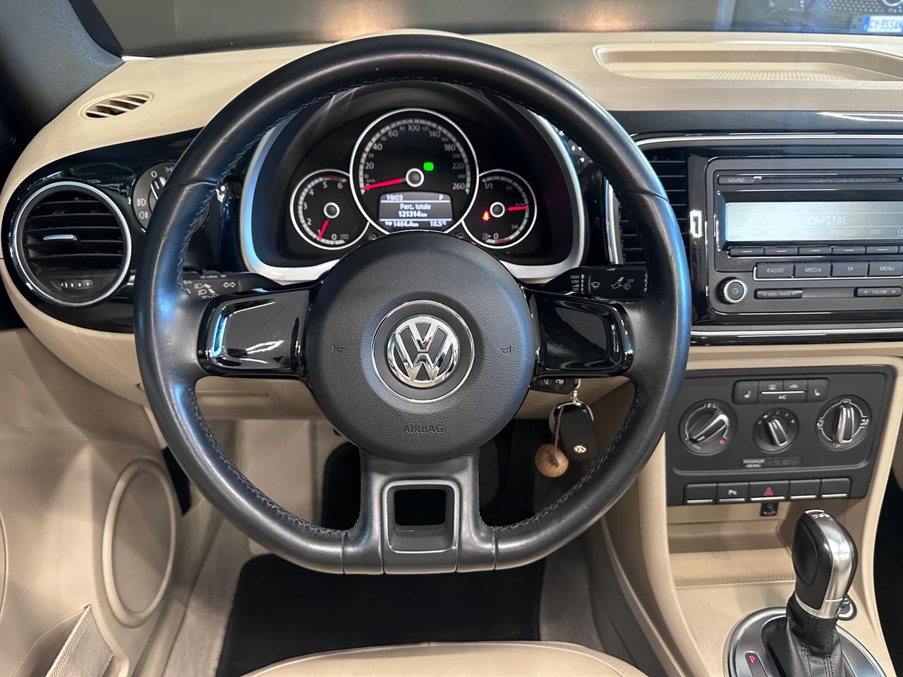 Volkswagen Maggiolino Cabrio 1.6 tdi Design 105cv dsg