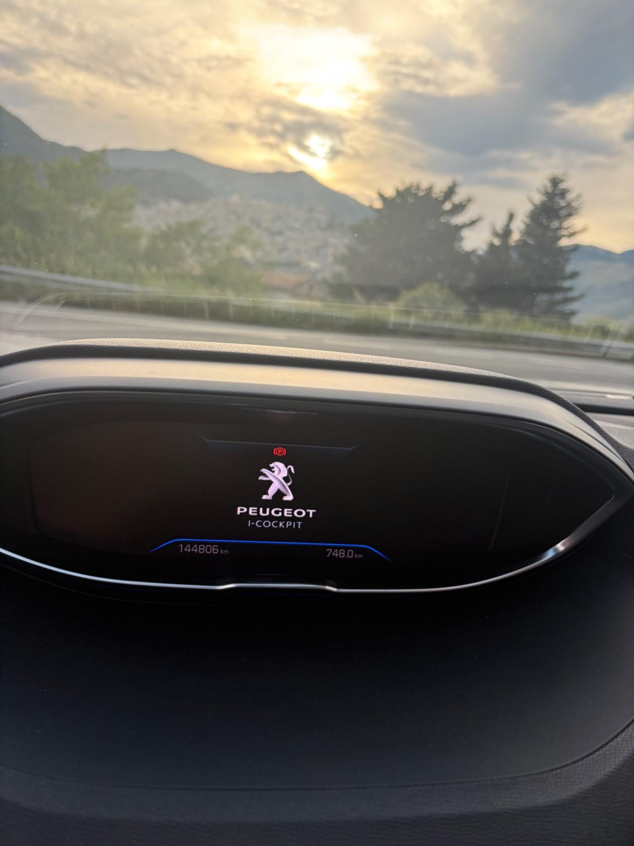 PEUGEOT 3008 BLUE HDI 2022