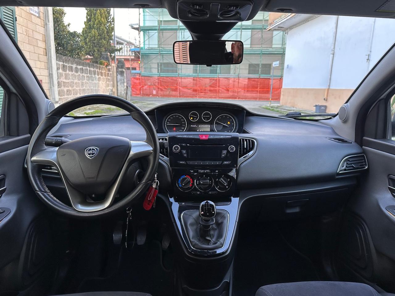 Lancia Ypsilon 1.2 69 CV 5 porte Silver