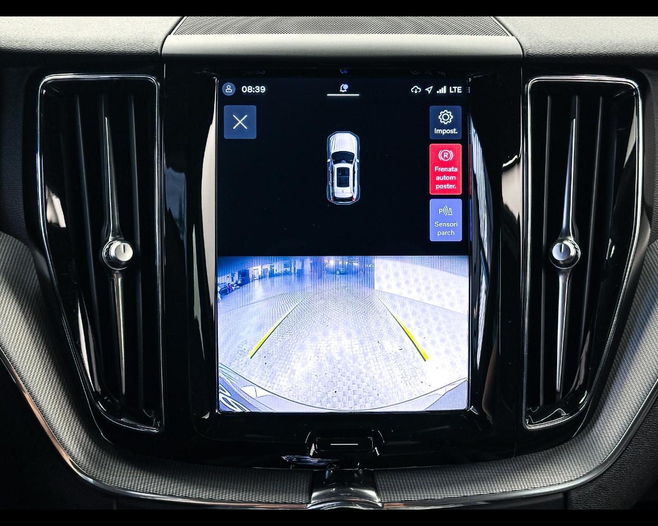 VOLVO XC60 B4 (d) AWD automatico Plus Dark