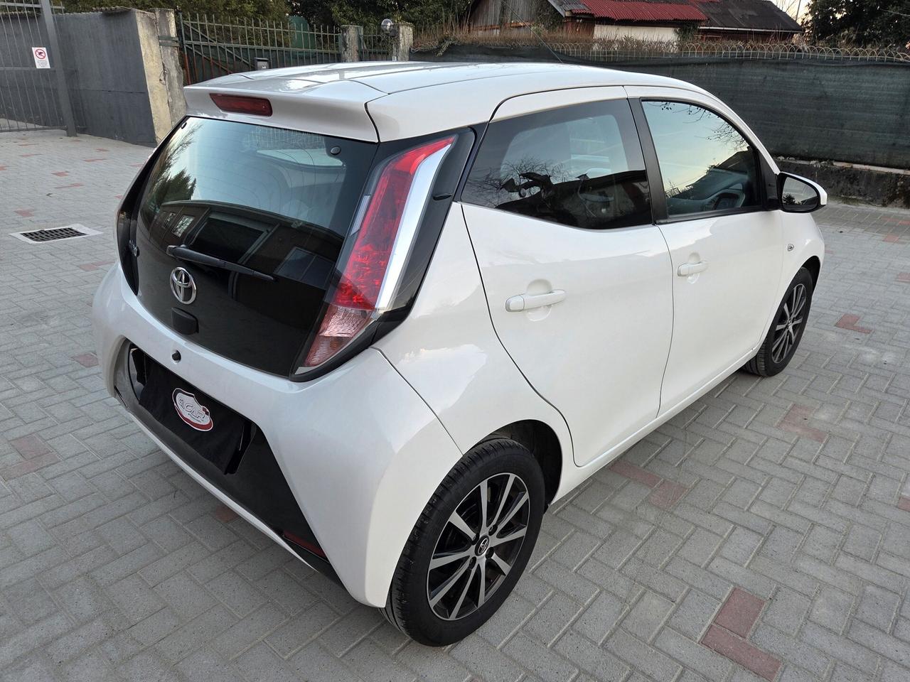 Toyota Aygo 1.0 VVT-i 69 CV 5 porte x-business