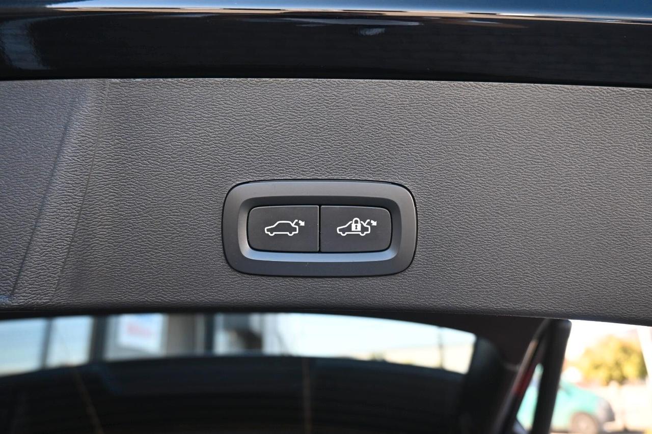 Volvo XC40 B4 automatico Ultra Dark