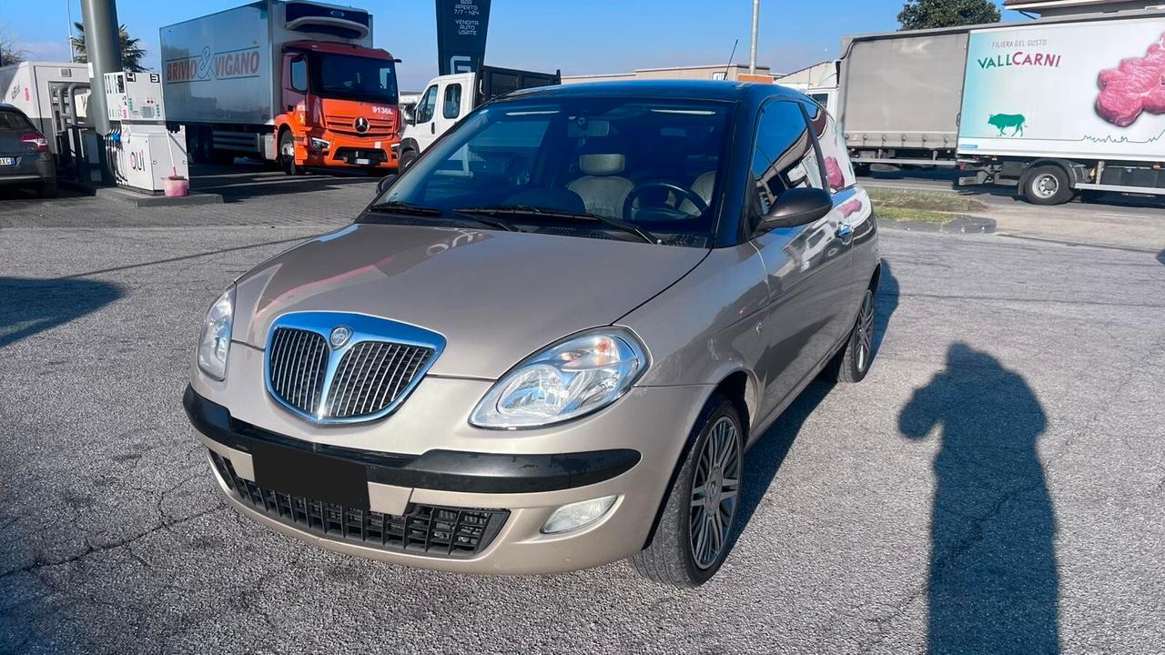 Lancia Ypsilon 1.3 MJT 75 CV Platino