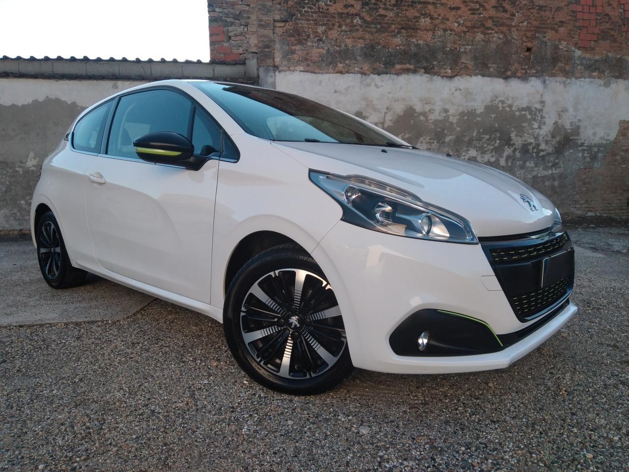 Peugeot 208 PureTech Turbo 110 S&S 3 porte Allure x neopatentati