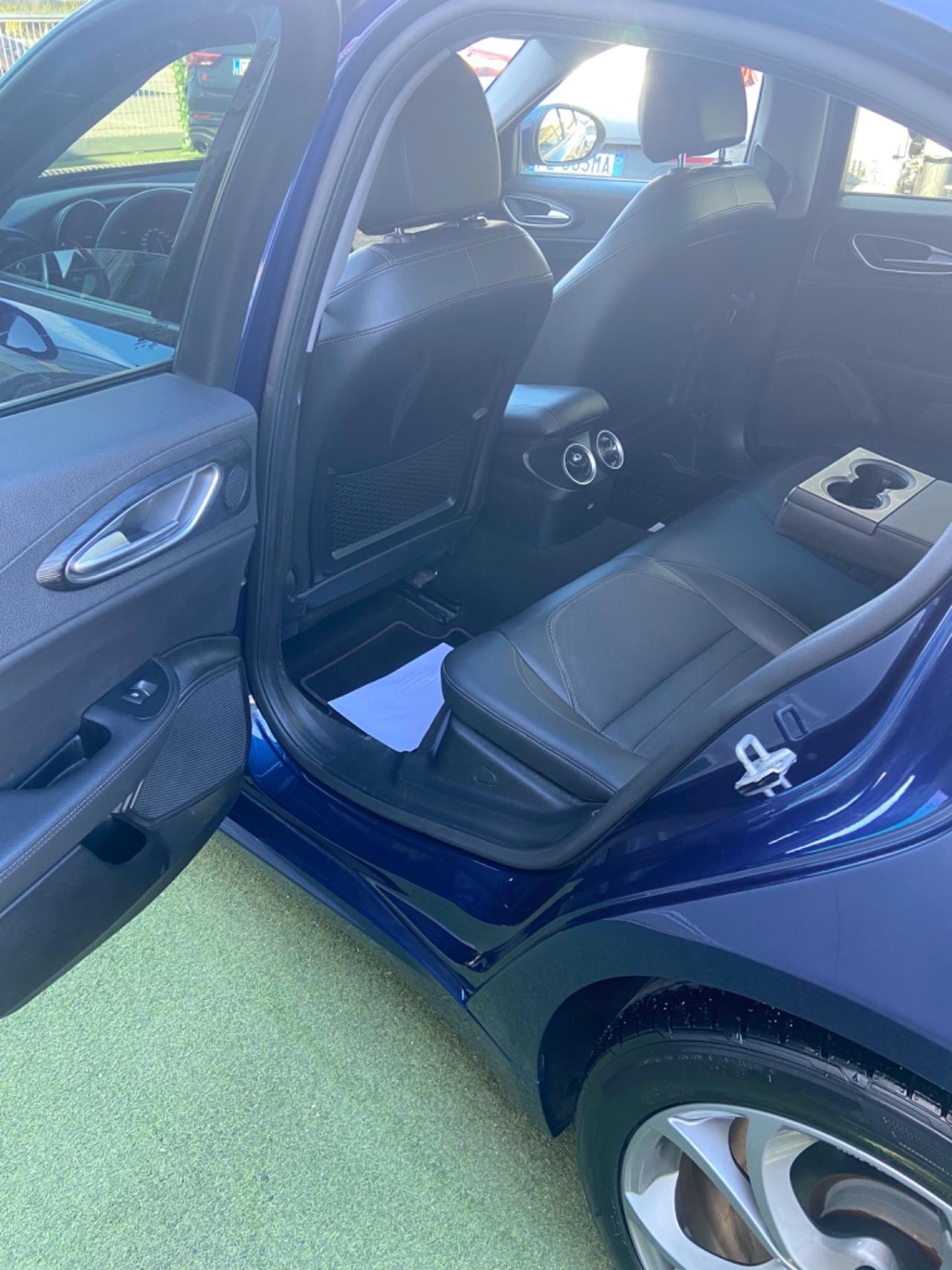 Alfa Romeo Giulia 2.2 160CV AT8 nuovissima garanzia