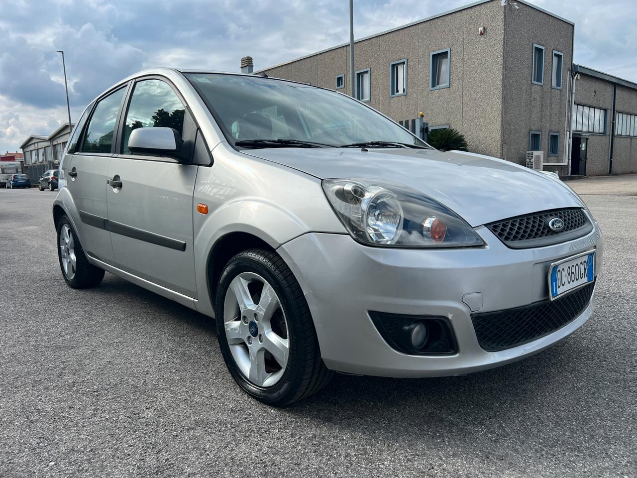 Ford Fiesta 1.2 16V 5p. euro 4 ok neopatentati