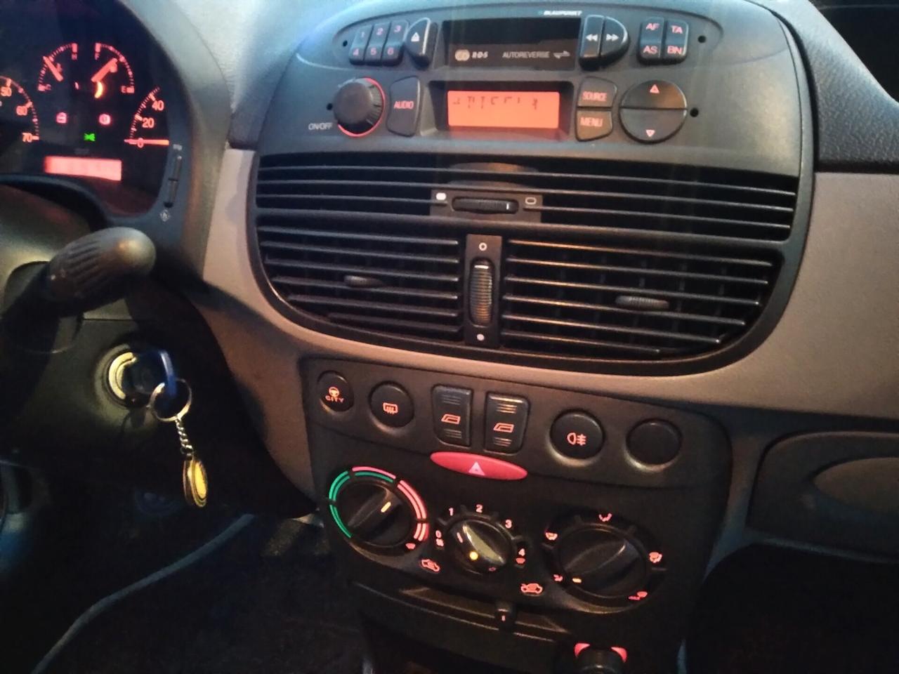 Fiat Punto 1.2i 60cv cat 5 porte ELX x neopatentati