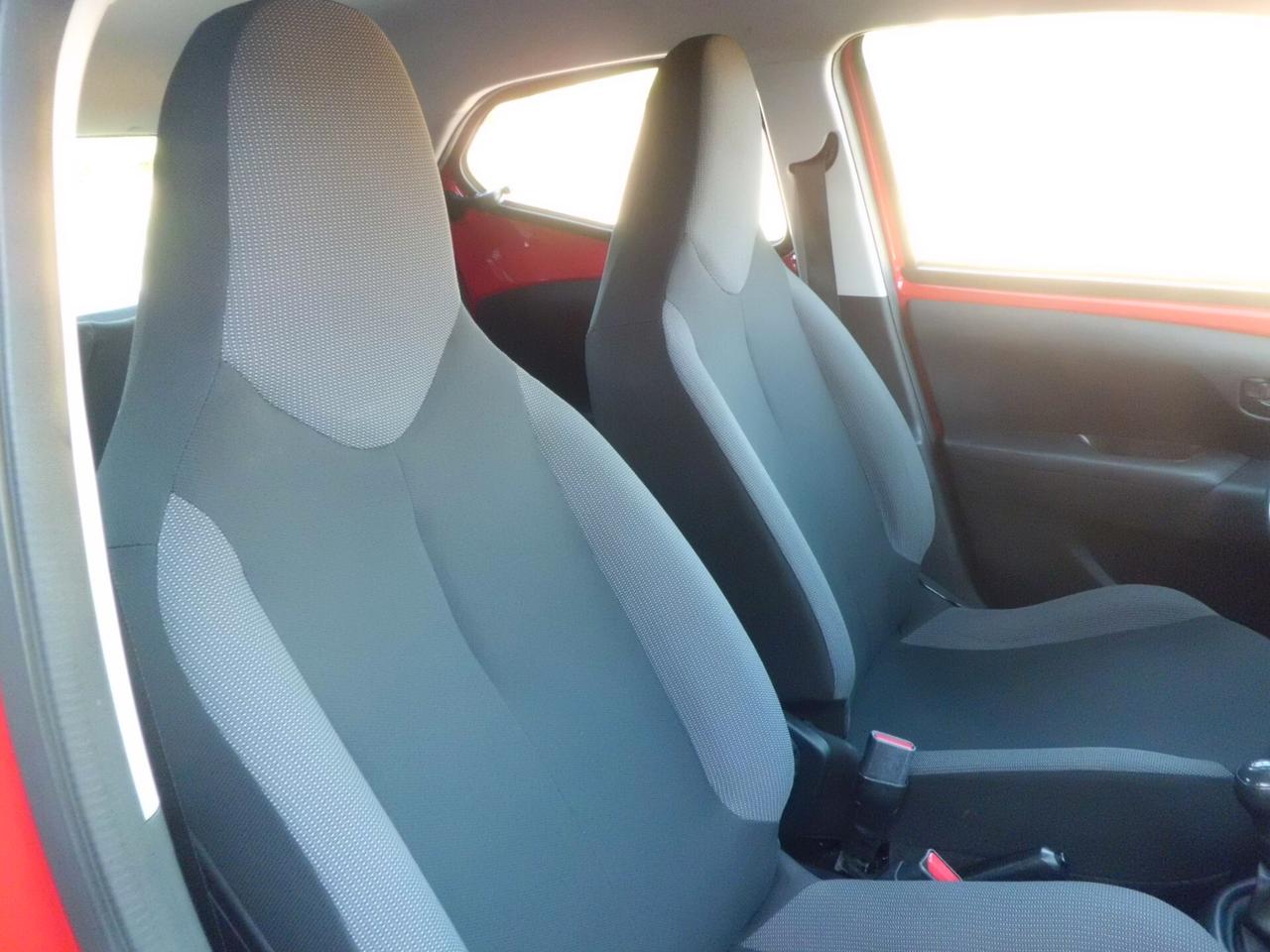 Toyota Aygo Connect 1.0 VVT-i 72 CV 5 porte x-clusiv red style MMT