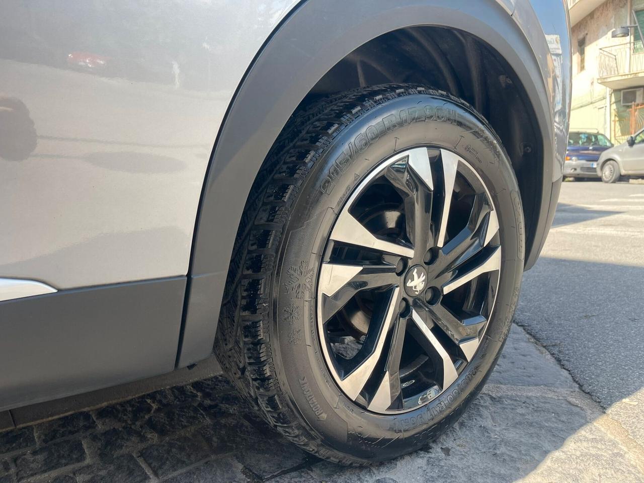 Peugeot 2008 GT LINE 1.2 Puretech Gancio traino omologato