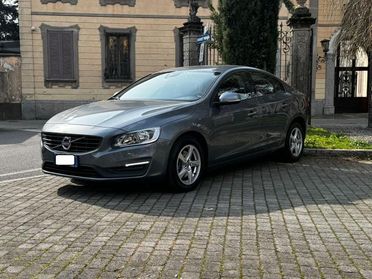 VOLVO S60 D2 Geartronic Momentum