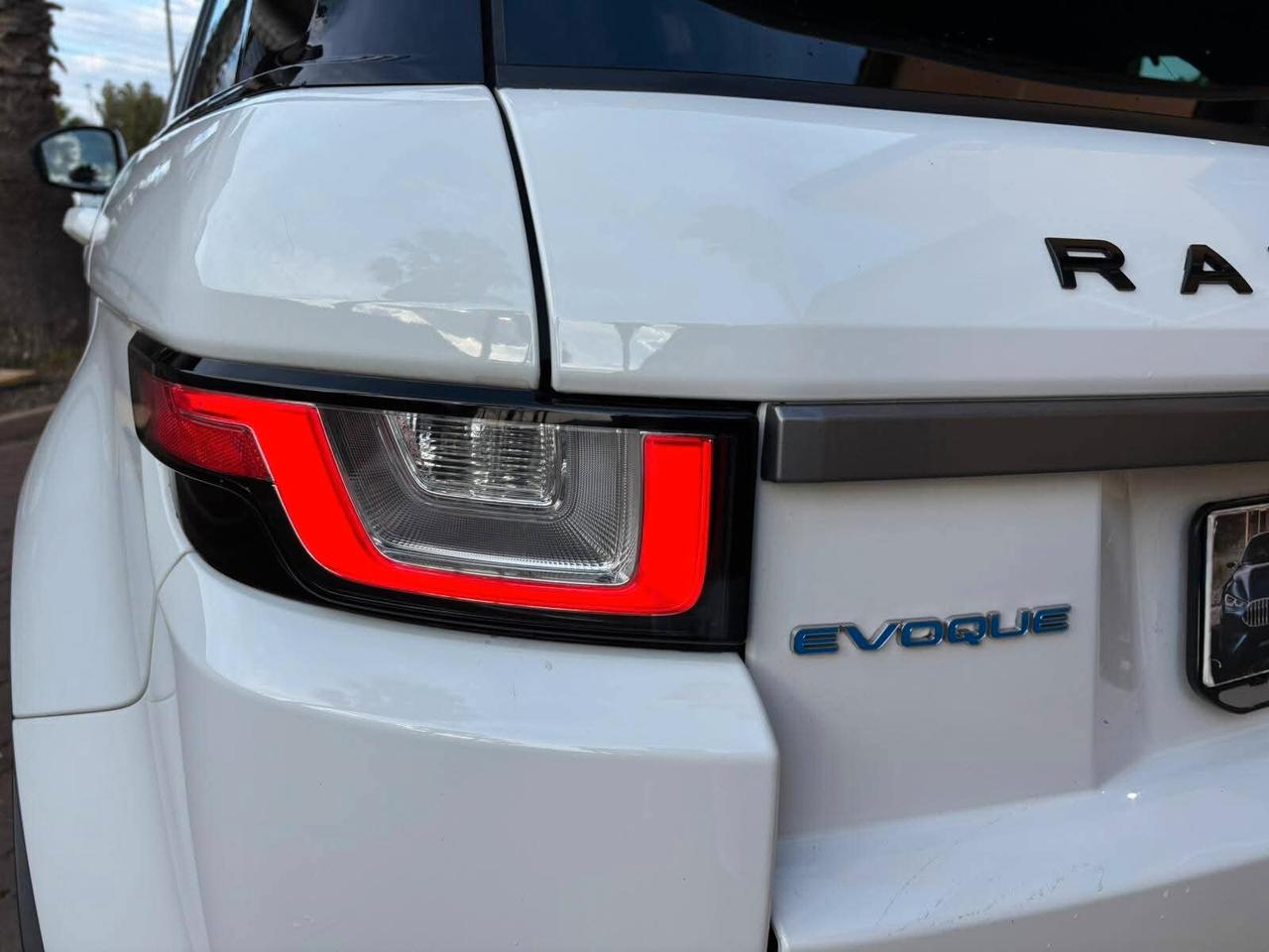 Land Rover Range Evoque 2.0 TD4 150 CV 5p. Pure