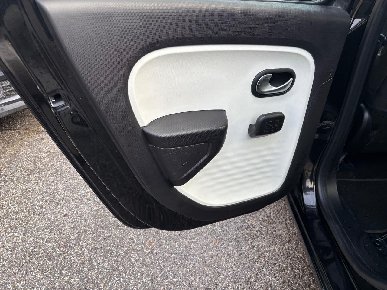 Renault Twingo 1.0 Live 5 porte OK NEOPATENTATI