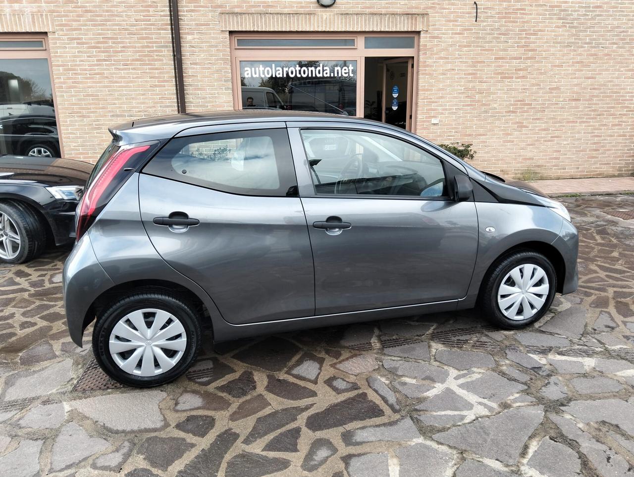 Toyota Aygo Connect 1.0 VVT-i 72 CV 5 porte x-play
