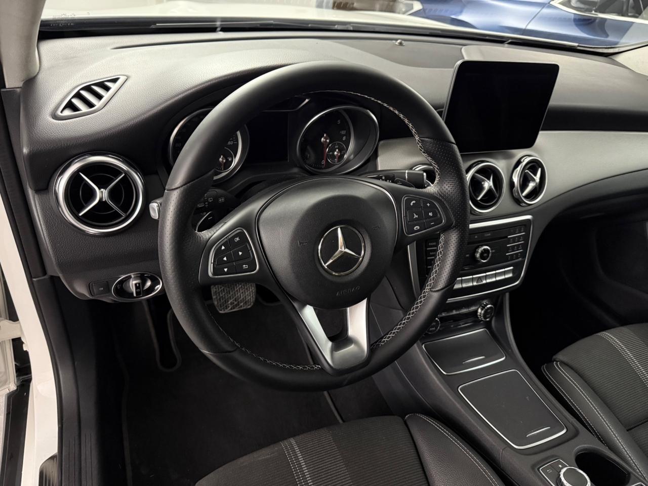 Mercedes-benz GLA 200 d Automatic 2.2 136 Cv Motore Mercedes