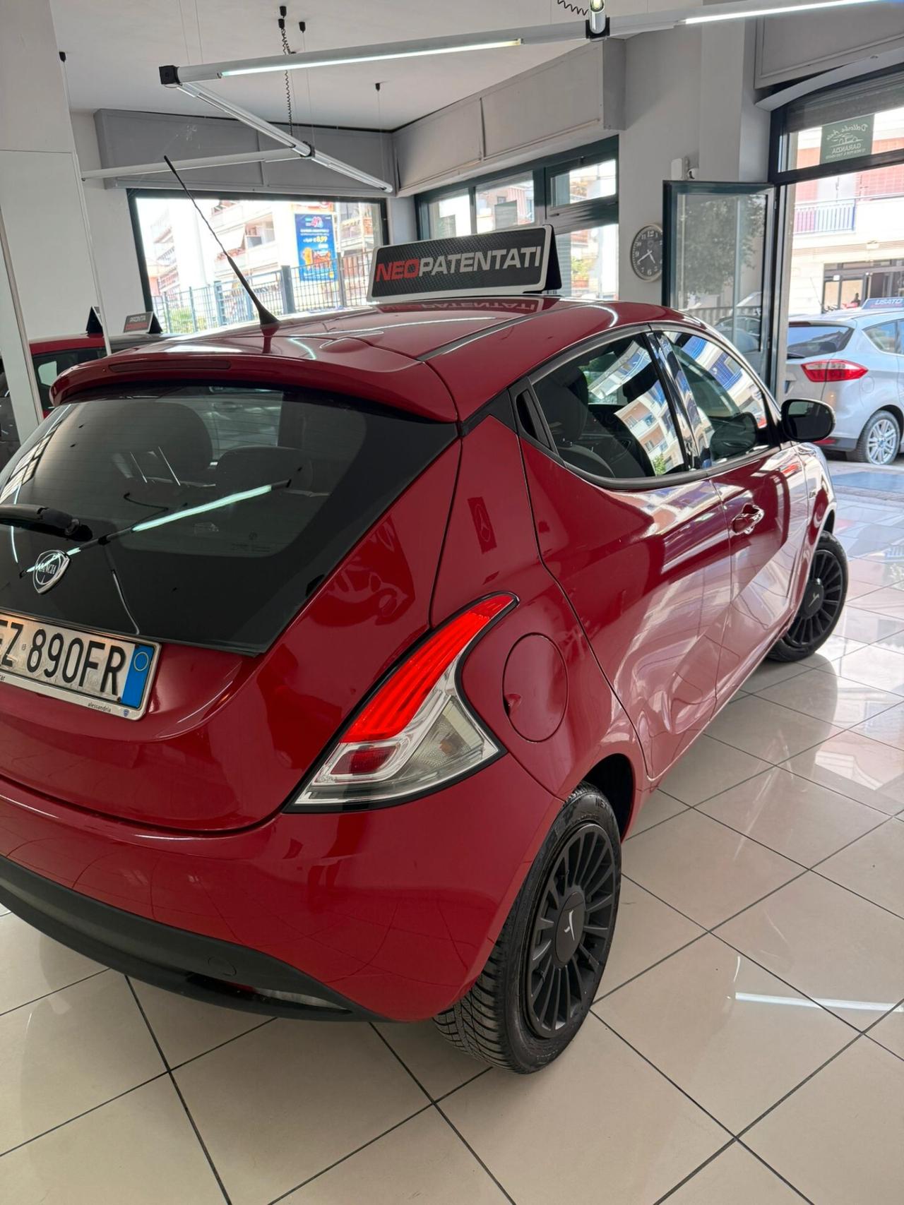 Lancia Ypsilon 1.2 69 CV 5 porte GPL Ecochic Gold