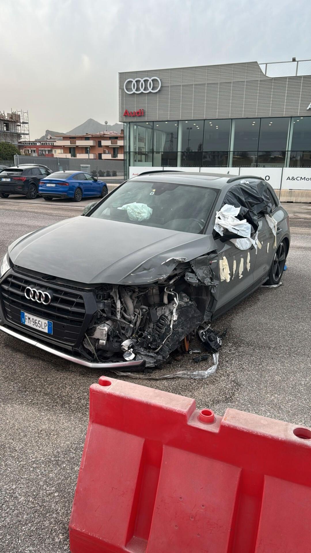 Audi Q5 3.0 TDI quattro tiptronic S line sinistrata plus identity Black