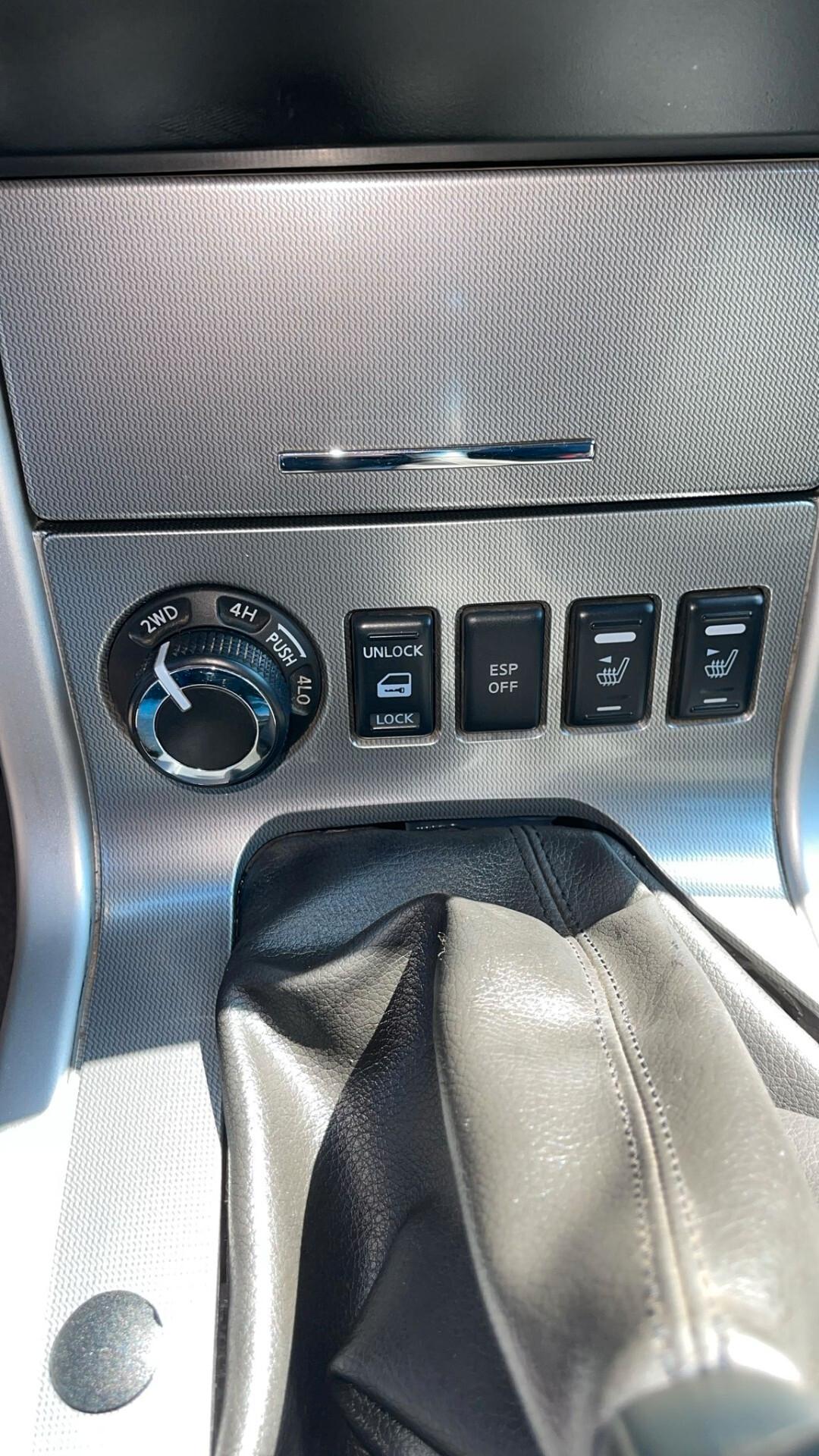 Nissan Navara 2.5 dCi 4 porte Double Cab Sport