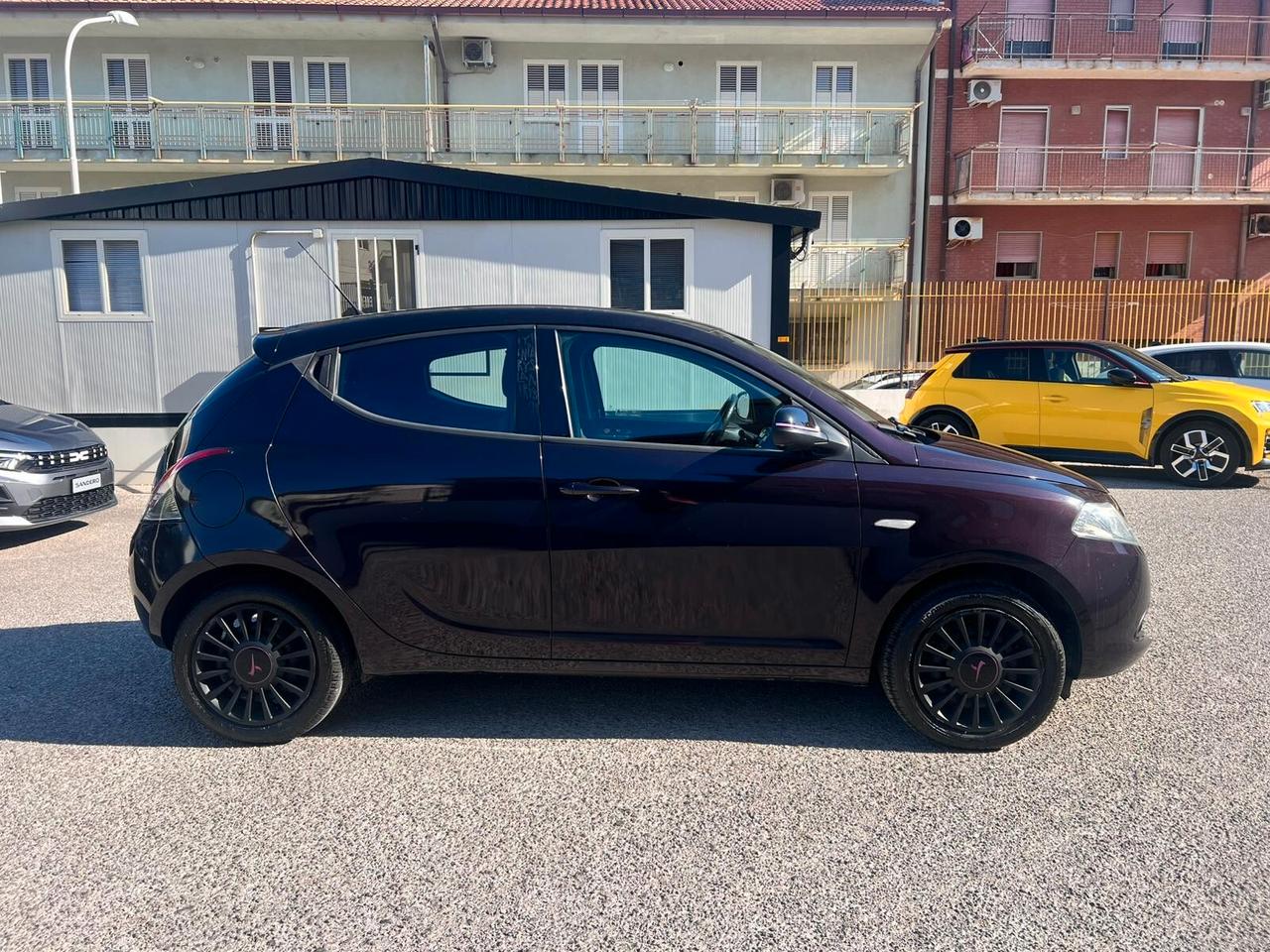 Lancia Ypsilon 1.2 69 CV 5 porte Elefantino