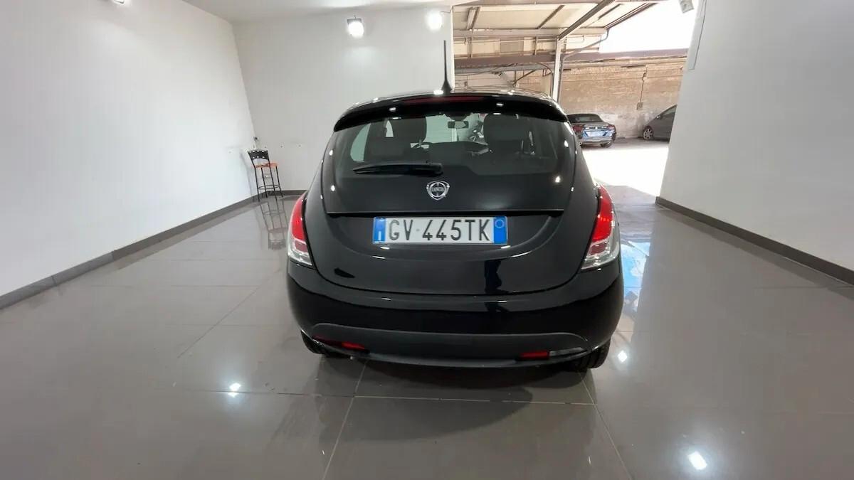 Lancia Ypsilon 1.0 FireFly 5 porte S&S Hybrid Gold