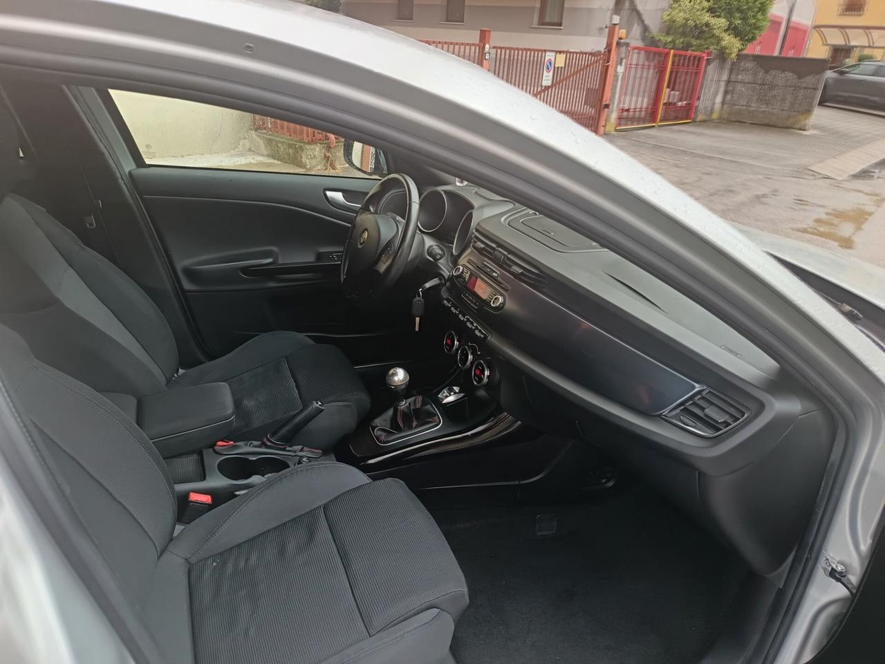 Alfa Giulietta 2.0 JTDm-2 140 CV Distinctive ok neo patente