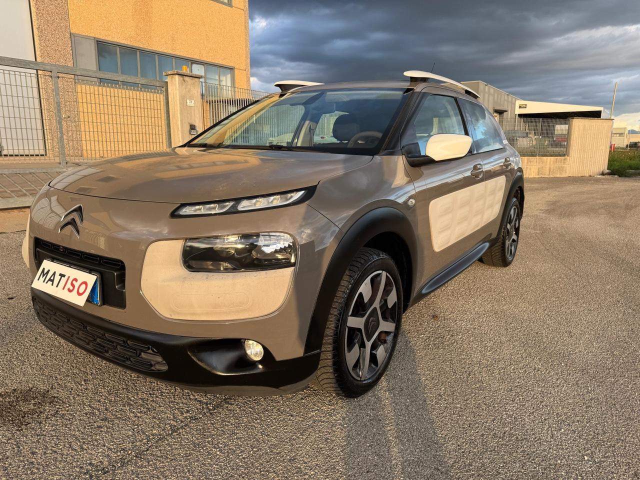 Citroen C4 Cactus PureTech 82 Shine 122000 km