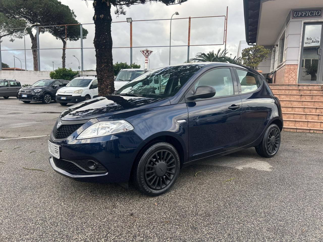 Lancia Ypsilon 1.0 Hybrid Ecochic