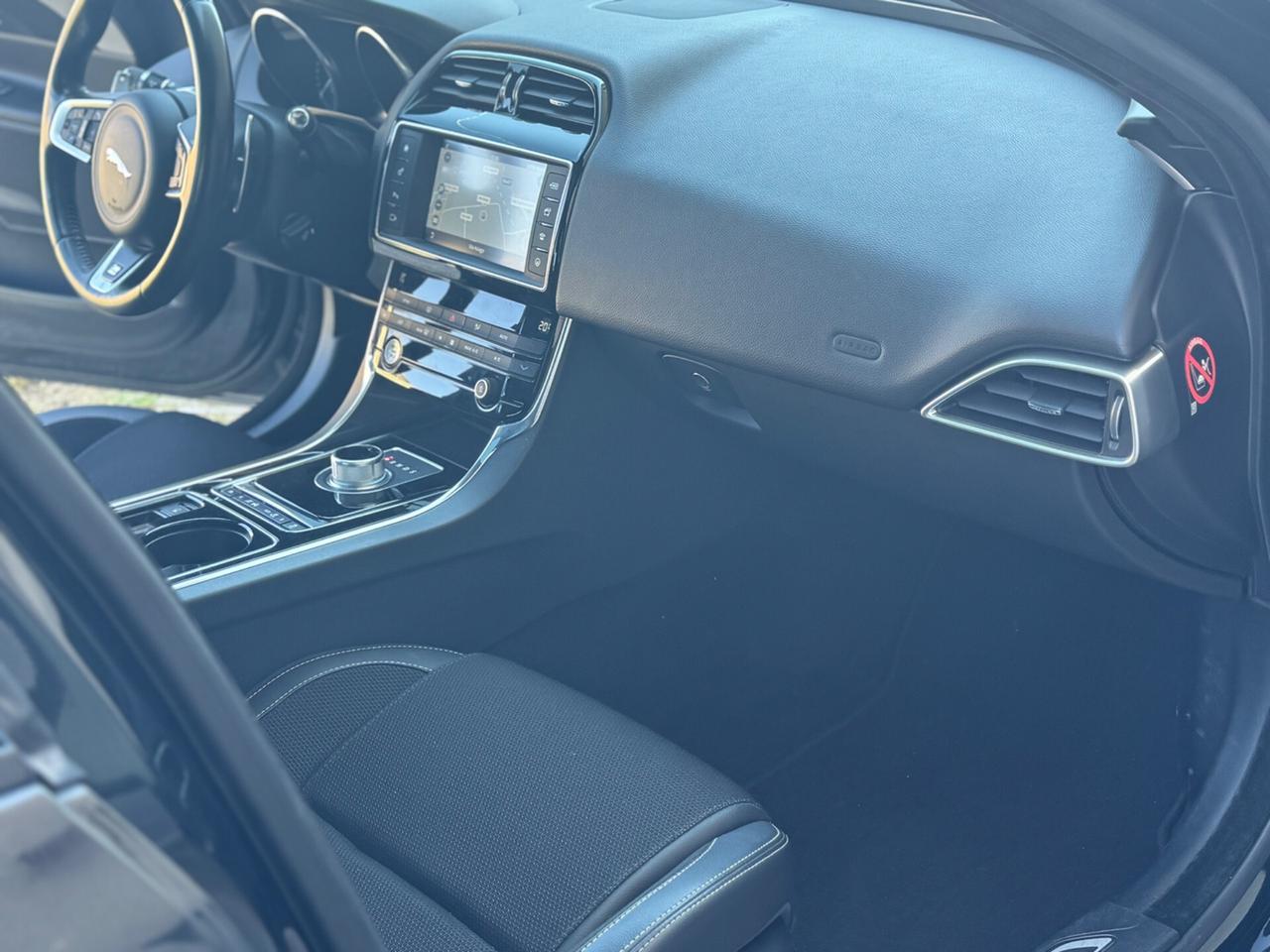 Jaguar XE 2.0 D Turbo aut. R-Sport Tetto , Euro 6 !