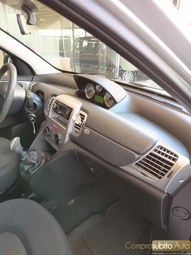 LANCIA Ypsilon 1.2 69 CV Unyca