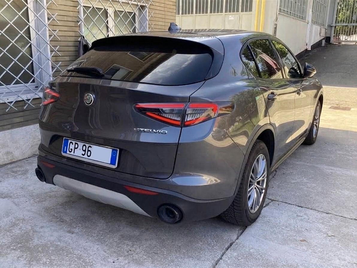 Alfa Romeo Stelvio 2.2 TD 160 CV SUPER AT8 FARI MATRIX MODELLO 2024 NAVI 18" RETROCAMERA VETRI SCURI UNICO PROPRIETARIO
