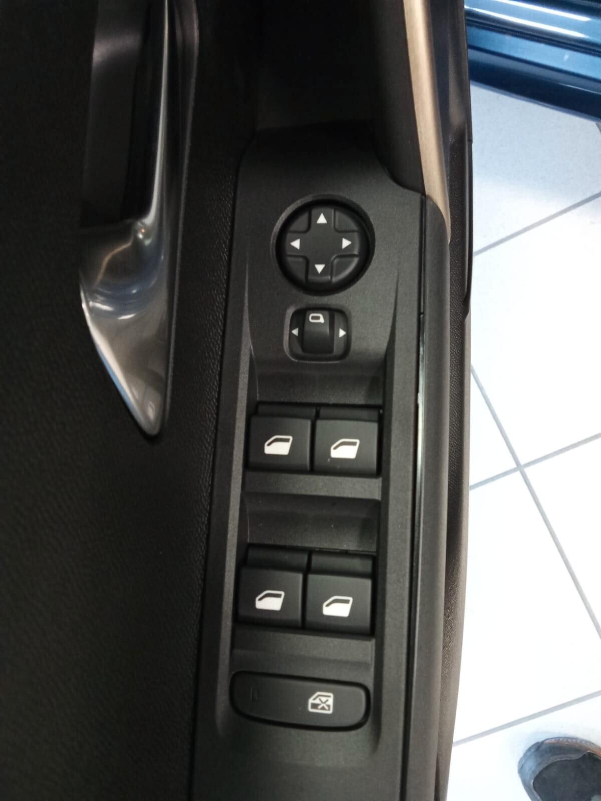 Lancia Ypsilon Hybrid e-DCT