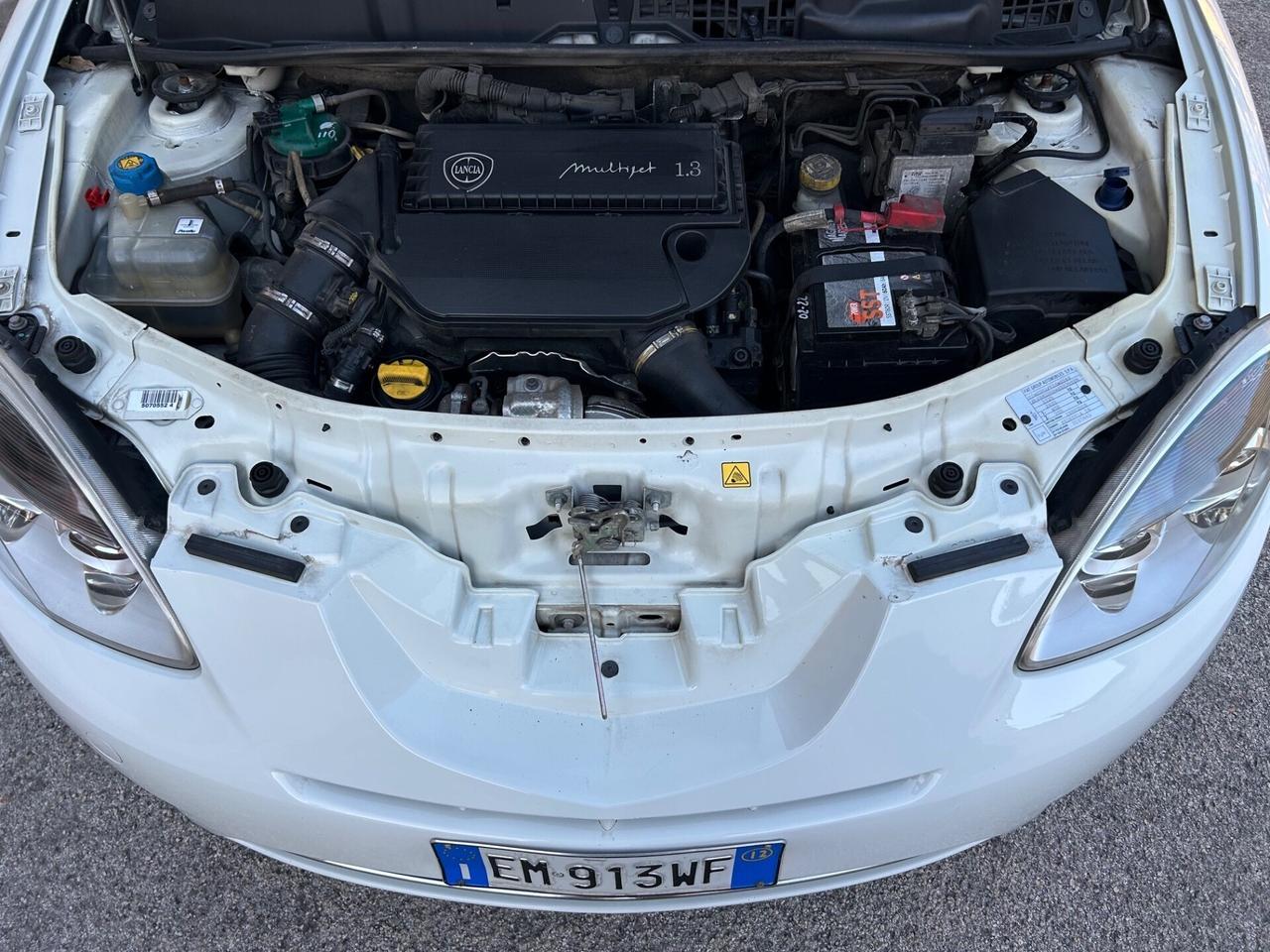 Lancia Ypsilon 1.3 MJT 75 CV Unyca