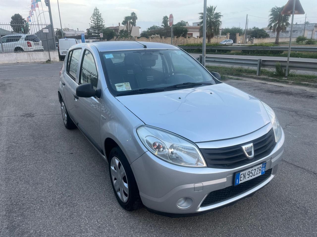 Dacia Sandero 1.2 16V GPL - 2012