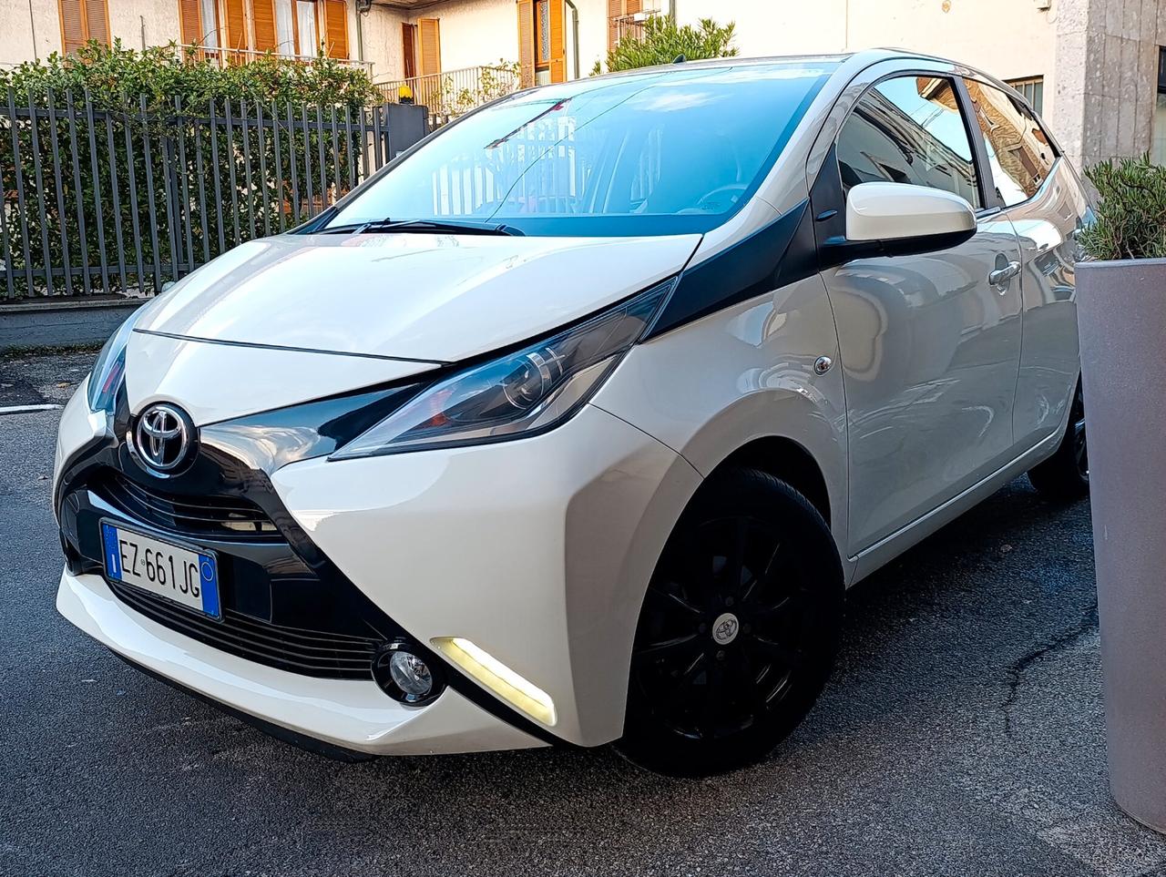 Toyota Aygo 1.0 VVT-i 69 CV 5 porte Navi Telecamera FULL