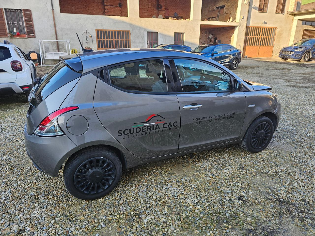 Lancia Ypsilon 1.0 S&S Hybrid Silver