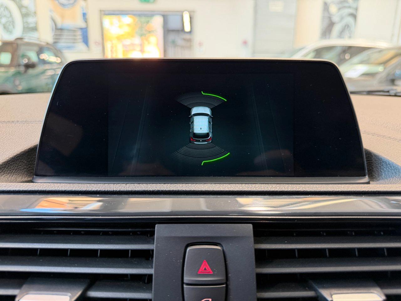 BMW 116 d Urban 5p auto - LED - 17" - Navi