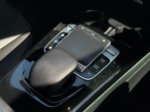 MERCEDES-BENZ A 180 d Automatic Premium