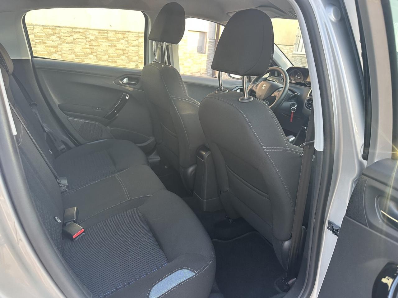 Peugeot 208 1.4 HDi 68 CV Allure 2014