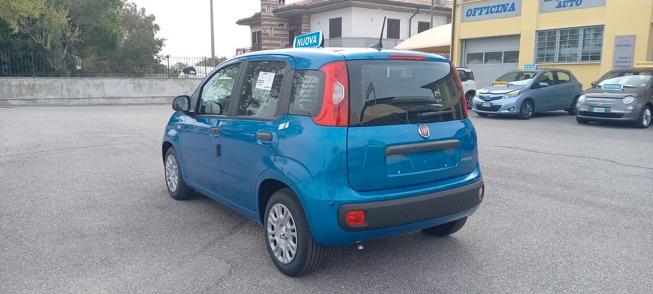Fiat Panda cc. 1.000 Benzina-Elettrica (Ibrida) 70 CV. 5 Porte 5 Posti Euro 6ETEMP Temp KM. 0 Utilizzabile anche per i Neopatentati.