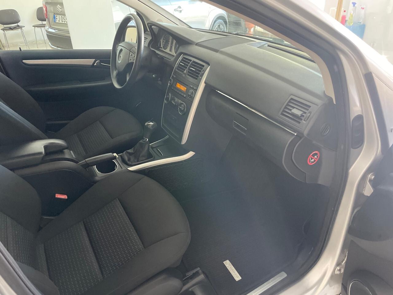 MERCEDES CLASSE B 180 116 CV "OK NEOPATENTATI"