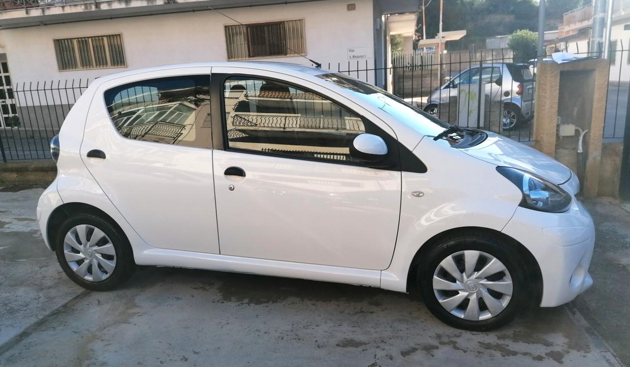 Toyota Aygo 1.0 12V 5 porte Lounge - Navy