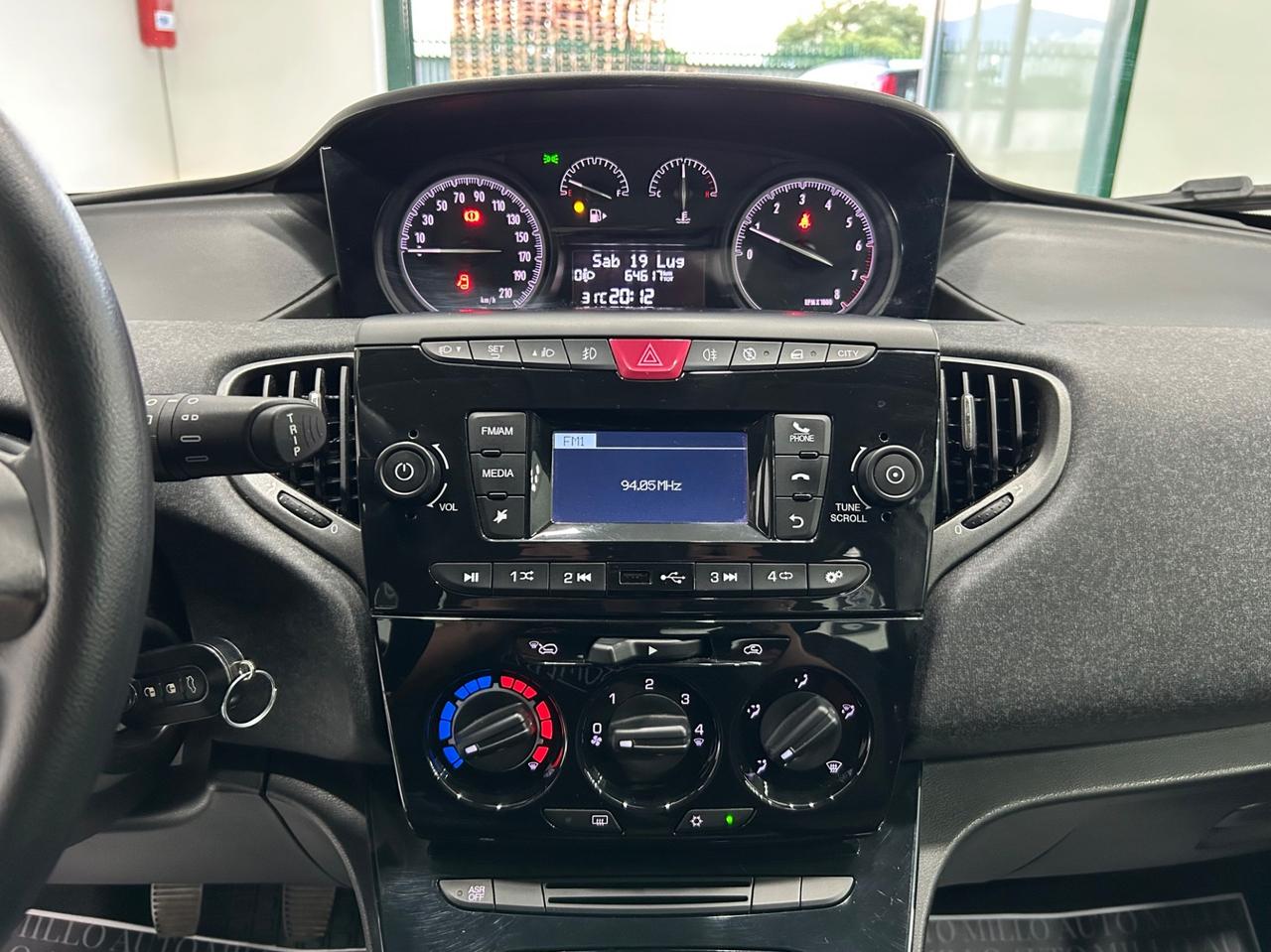 Lancia Ypsilon 1.2cc 69 CV 5 porte Gold
