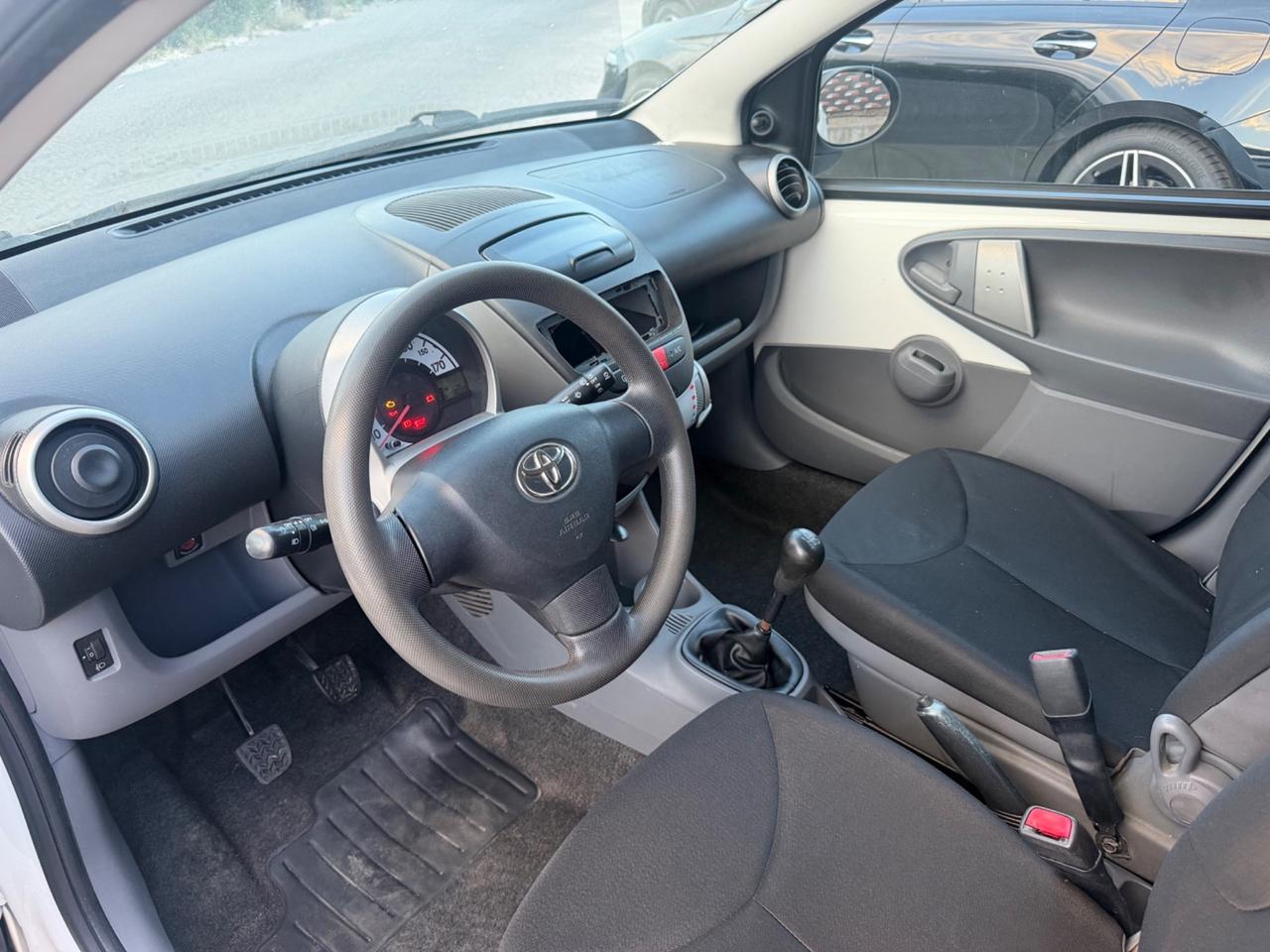Toyota Aygo 1.0 12V VVT-i 5 porte Deep Ocean Connect